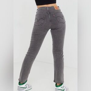 Levi’s straight wedgie pant size 28